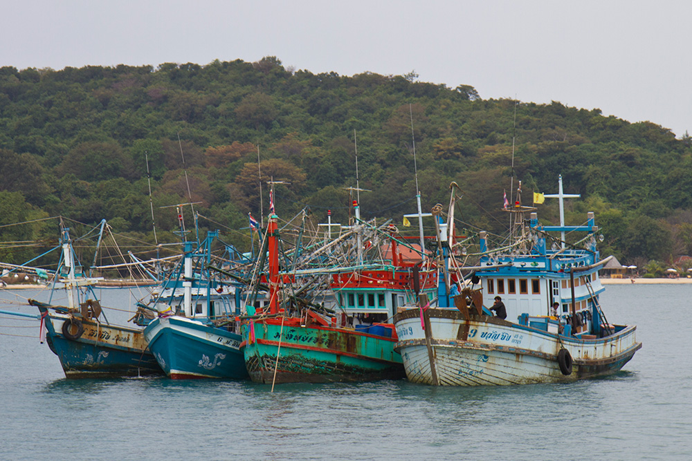 Fiskebåtar utanför Koh Samet