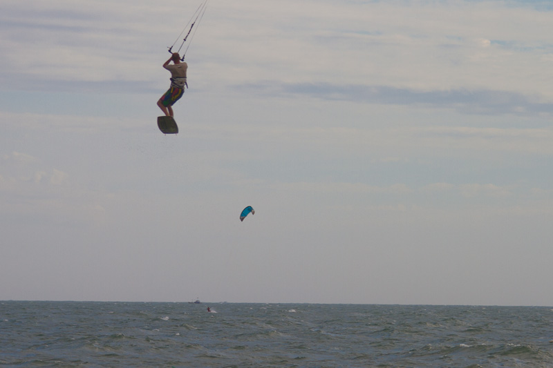 En kitesurfare